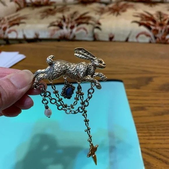 Dare to Dream Rabbit Brooch - Picture 4 of 5